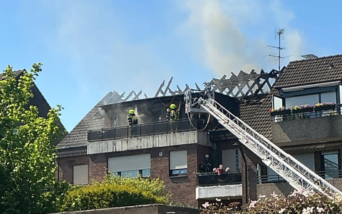 FW-BOT: Mehrfamilienhaus nach Dachstuhlbrand unbewohnbar - Foto: presseportal.de