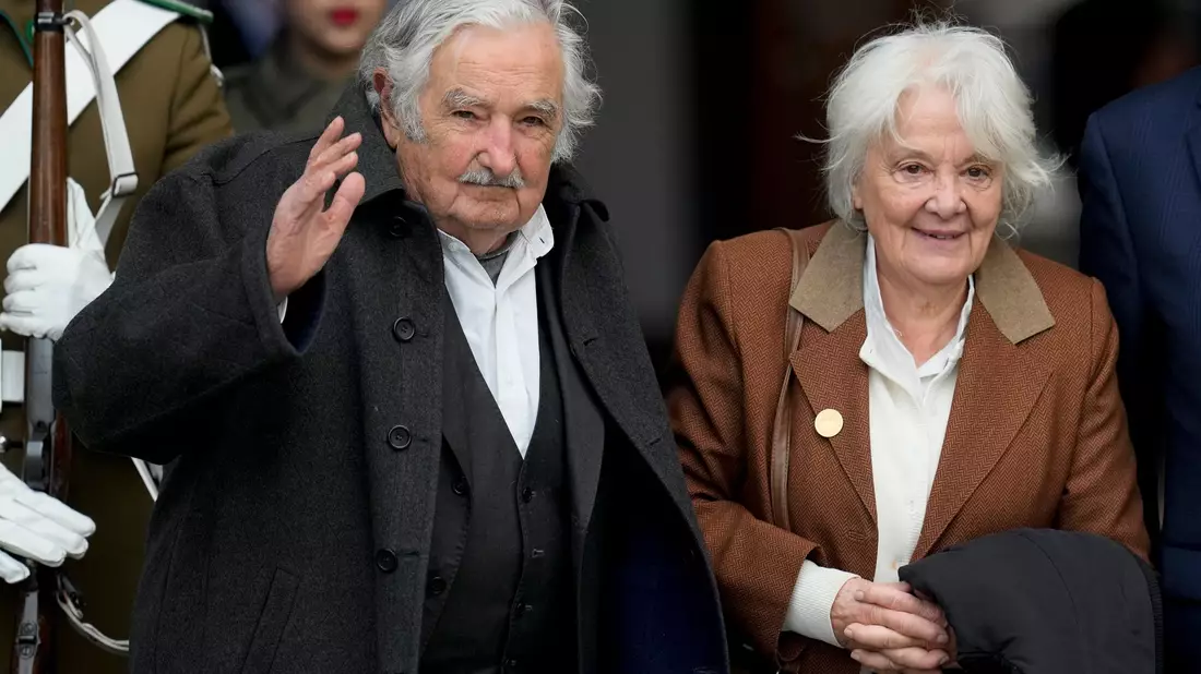 Mujica starb an der Seite seiner Frau Lucia Topolansky auf seinem Bauernhof vor den Toren von Montevideo. - Bild: Esteban Felix/AP/dpa