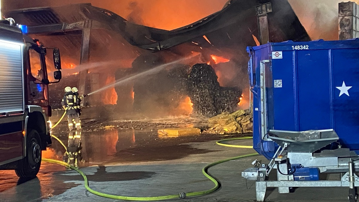 POL-PDTR: Großbrand in Industriegebiet Hermeskeil - Foto: presseportal.de