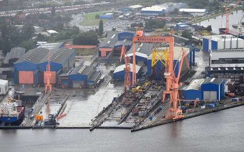 Behördenschiffe und Fähren dürfen künftig auf einer Werft im ostfriesischen Emden abgewrackt und recycelt werden. (Archivbild) - Foto: Carmen Jaspersen/dpa