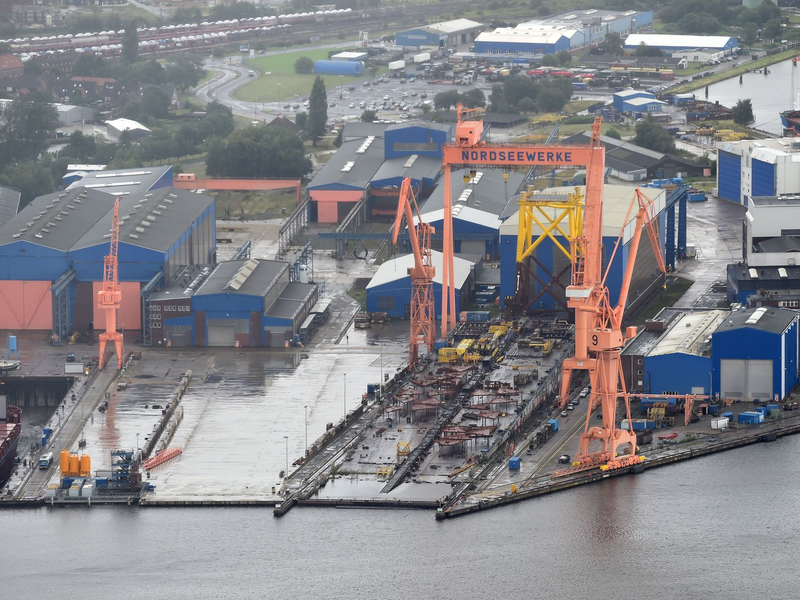 Behördenschiffe und Fähren dürfen künftig auf einer Werft im ostfriesischen Emden abgewrackt und recycelt werden. (Archivbild) - Foto: Carmen Jaspersen/dpa