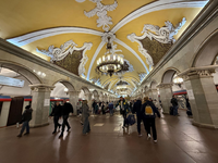 Ein U-Bahn-Fahrer lenkt einen modernen Zug auf der neuen großen Ringlinie der Metro. - Foto: Ulf Mauder/dpa
