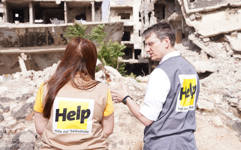 Aufhebung der US-Sanktionen gegen Syrien ist ein Meilenstein/ Deutsche Help-Mitarbeiter vor Ort - Foto: presseportal.de Aufhebung der US-Sanktionen gegen Syrien ist ein Meilenstein/ Deutsche Help-Mitarbeiter vor Ort - Foto: presseportal.de