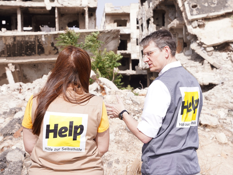 Aufhebung der US-Sanktionen gegen Syrien ist ein Meilenstein/ Deutsche Help-Mitarbeiter vor Ort - Foto: presseportal.de