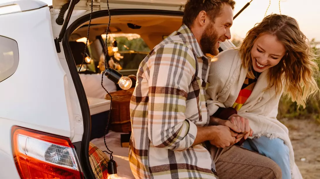 Romantik auf vier Rädern / Männer fahren beim Date lieber selbst - Frauen lassen sich chauffieren - Bild: presseportal.de