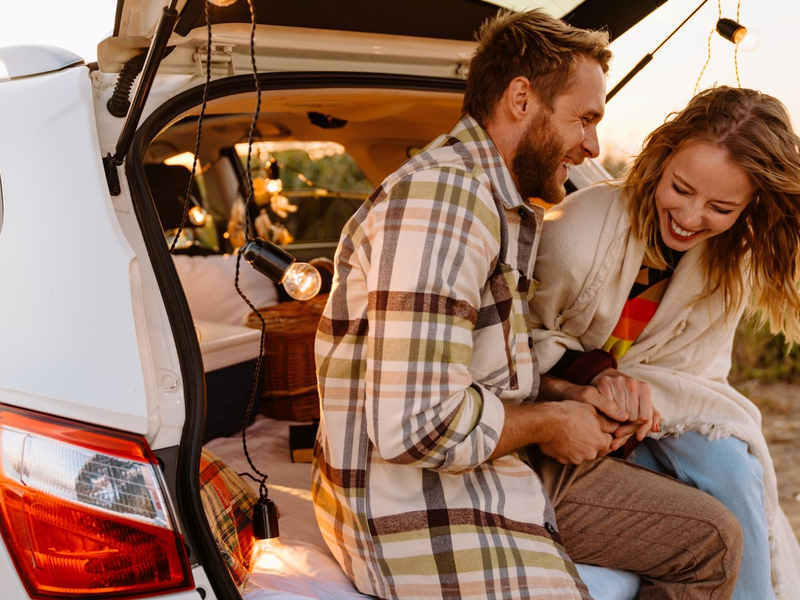 Romantik auf vier Rädern / Männer fahren beim Date lieber selbst - Frauen lassen sich chauffieren - Foto: presseportal.de