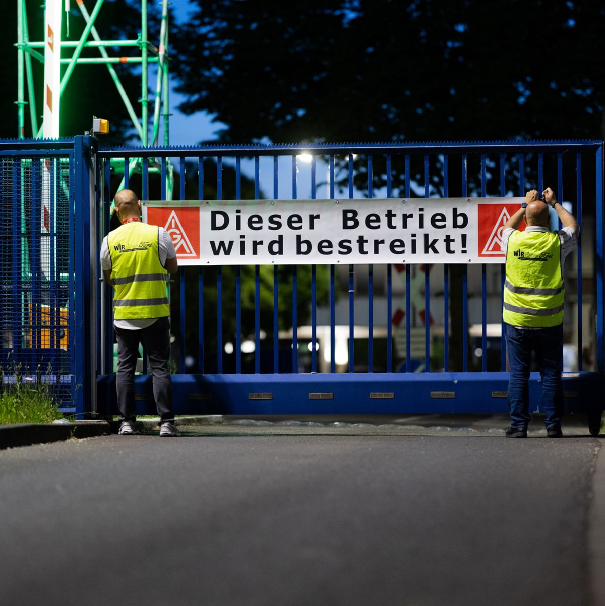 Sozialdemokrat Jochen Ott übt Kritik am Ford-Management. - Foto: Rolf Vennenbernd/dpa