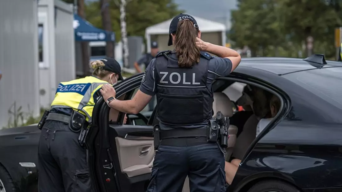 Bundespolizeidirektion München: Fehlende, gefälschte und erschlichene Dokumente/ Bundespolizei greift drei Migranten auf - Bild: presseportal.de