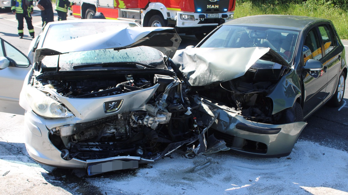 POL-HA: 58-jähriger Mann bei Verkehrsunfall am Volmeabstieg schwer verletzt - PKW fängt Feuer - Foto: presseportal.de