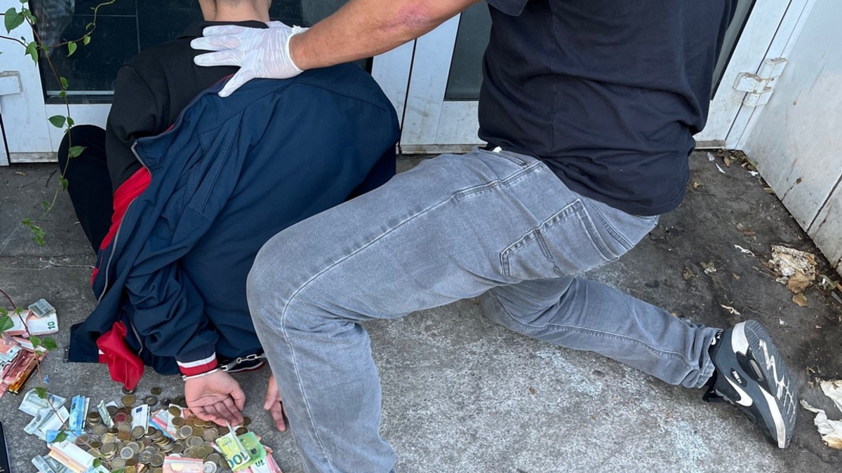 POL-KR: Sondereinsatz Präsenzkonzept Innenstadt: Zivilfahnder nehmen vier Drogendealer fest - Foto: presseportal.de