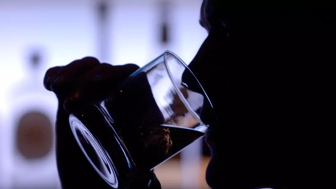 Über 100 Menschen starben an gepanschtem Alkohol. (Symbolbild) - Bild: Klaus-Dietmar Gabbert/dpa