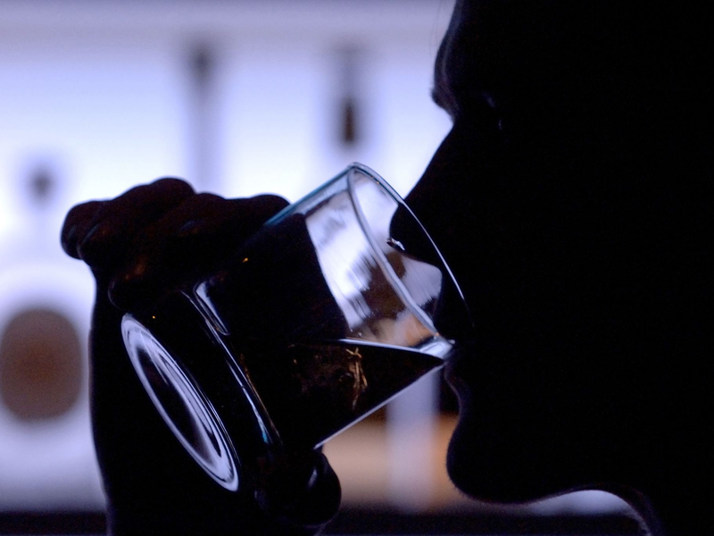 Über 100 Menschen starben an gepanschtem Alkohol. (Symbolbild) - Foto: Klaus-Dietmar Gabbert/dpa