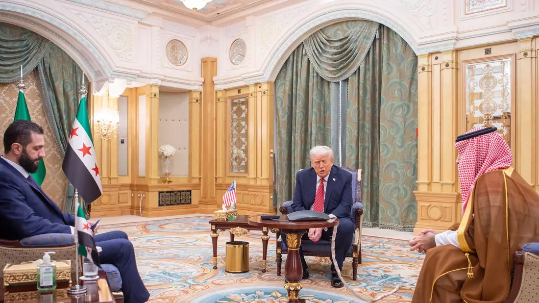 Es ist das erste Treffen eines US-Präsidenten mit einem syrischen Staatschef seit 25 Jahren. - Bild: Bandar Aljaloud/Saudi Royal Palace/dpa