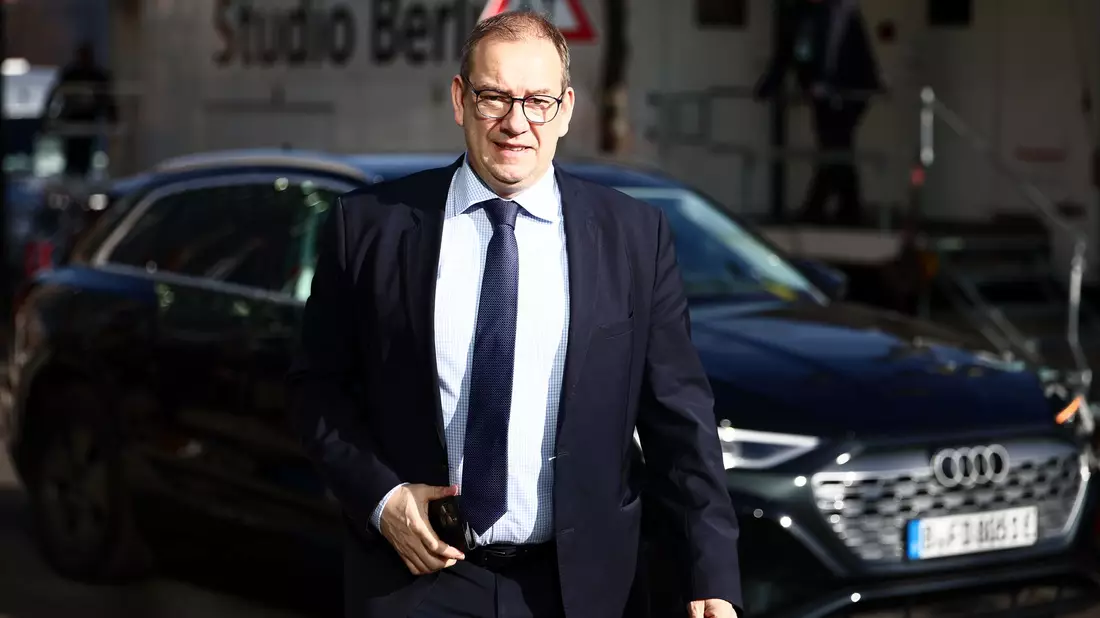 Henning Otte (CDU) soll auf Eva Högl (SPD) folgen. (Archivbild)  - Bild: Christoph Soeder/dpa