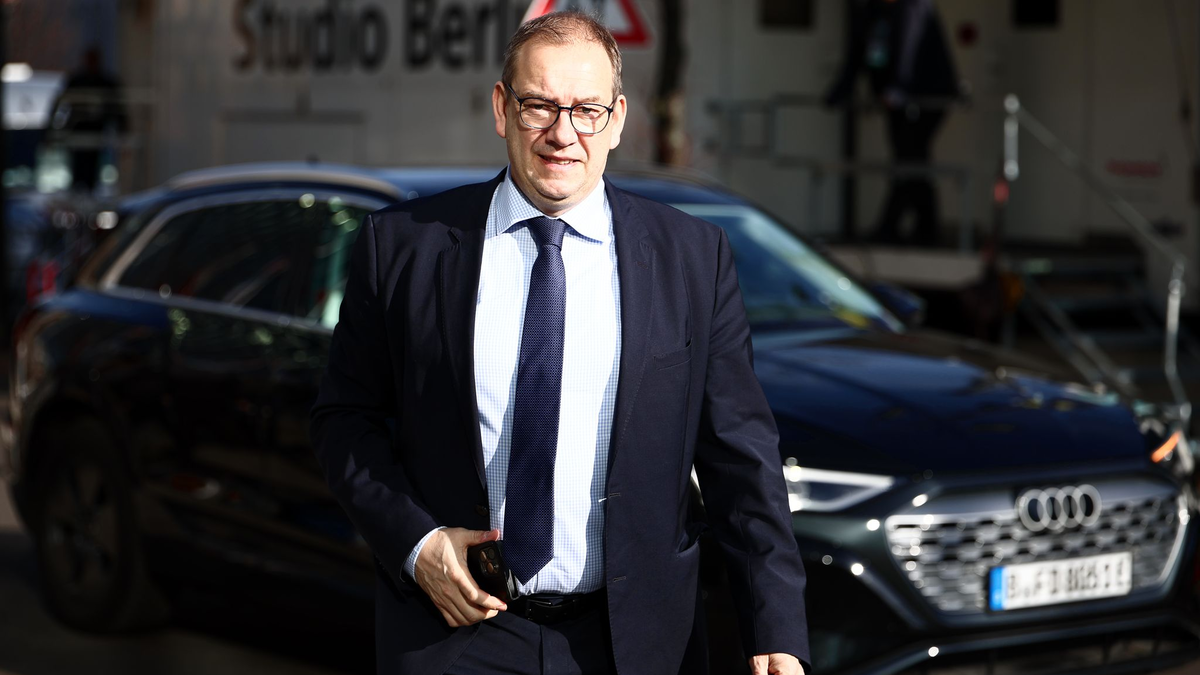 Henning Otte (CDU) soll auf Eva Högl (SPD) folgen. (Archivbild)  - Foto: Christoph Soeder/dpa