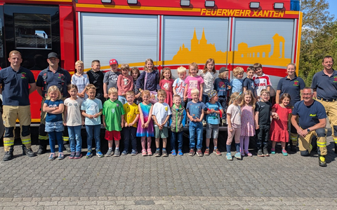 FW Xanten: Was tun wenn es brennt? - Kindergärten zu Besuch bei der Feuerwehr - Foto: presseportal.de