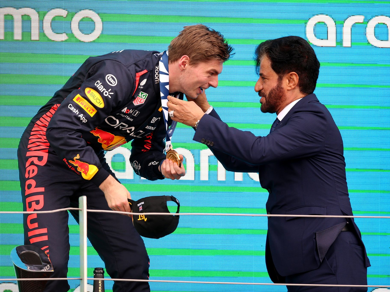 Teilsieg für Max Verstappen und Kollegen: Fia-Präsident Mohammed Ben Sulayem lenkt im Strafen-Streit ein. - Foto: Nigel French/Press Association/dpa