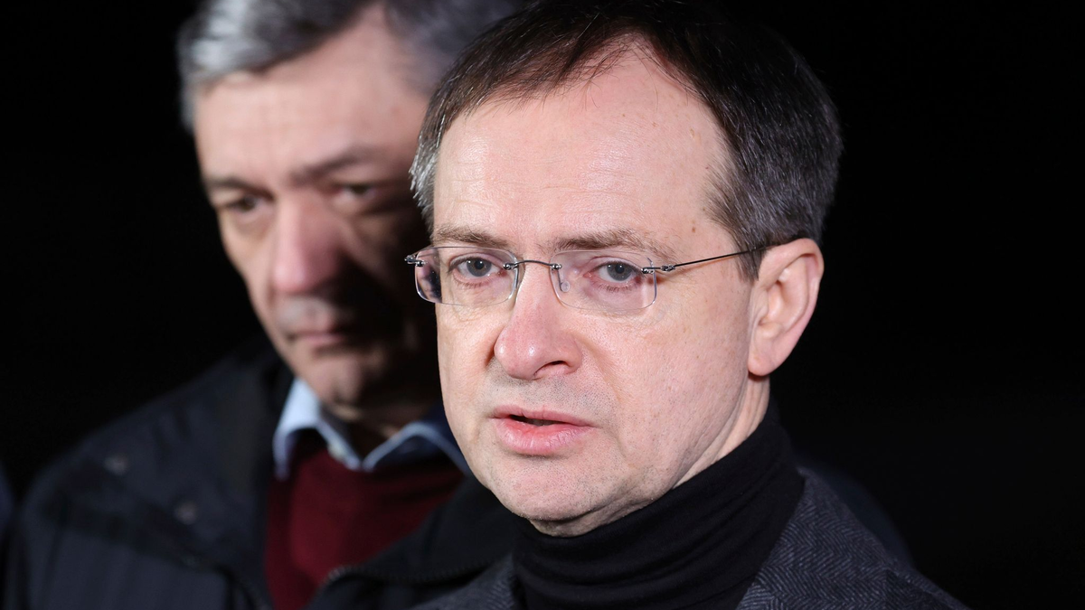 Am Kopf der russischen Delegation steht Putin-Berater Wladimir Medinski - Foto: Maxim Guchek/BelTA/AP/dpa