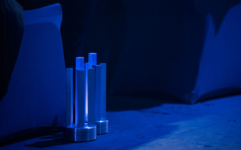 Zwei der begehrten Trophäen beim Deutschen Computerspielpreis. (Archivbild) - Foto: Hannes P Albert/dpa