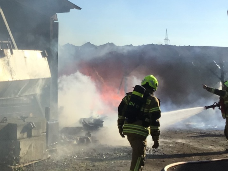 FW Paderborn: Brand eines Unterstands auf einem landwirtschaftlichen Anwesen - Foto: presseportal.de