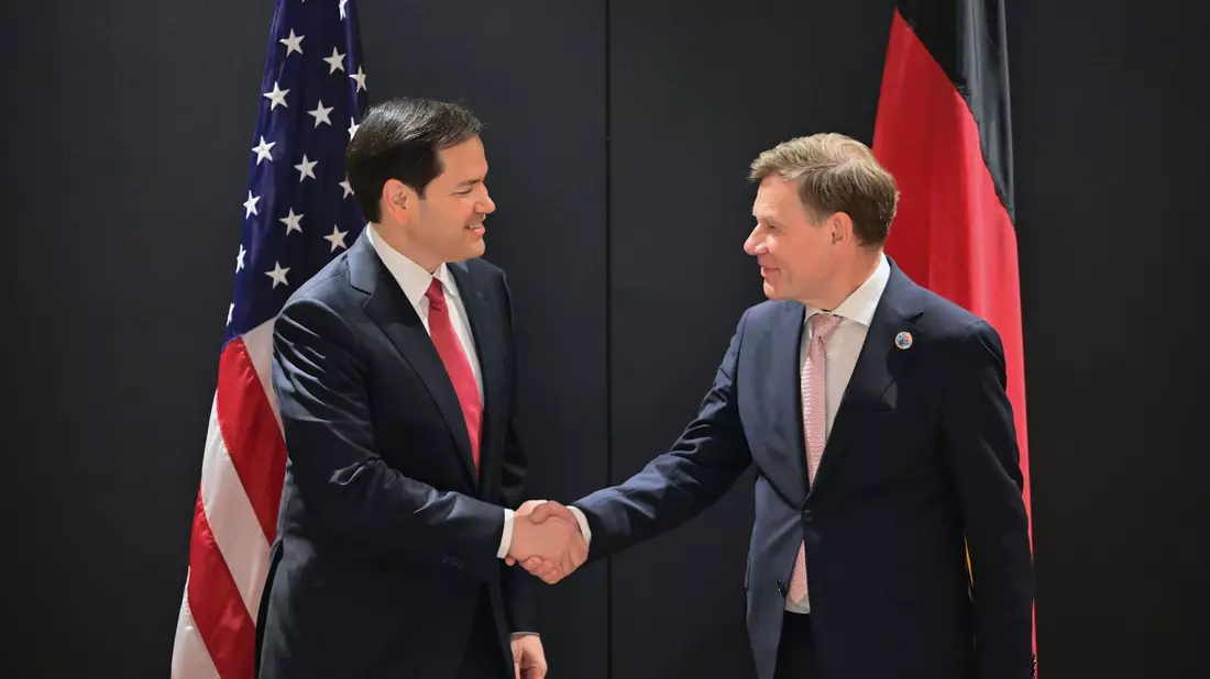 Stellt sich hinter die Forderungen von Trump: Außenminister Johann Wadephul (r.), hier mit seinem US-Kollegen Marco Rubio. - Bild: Sebastian Christoph Gollnow/dpa