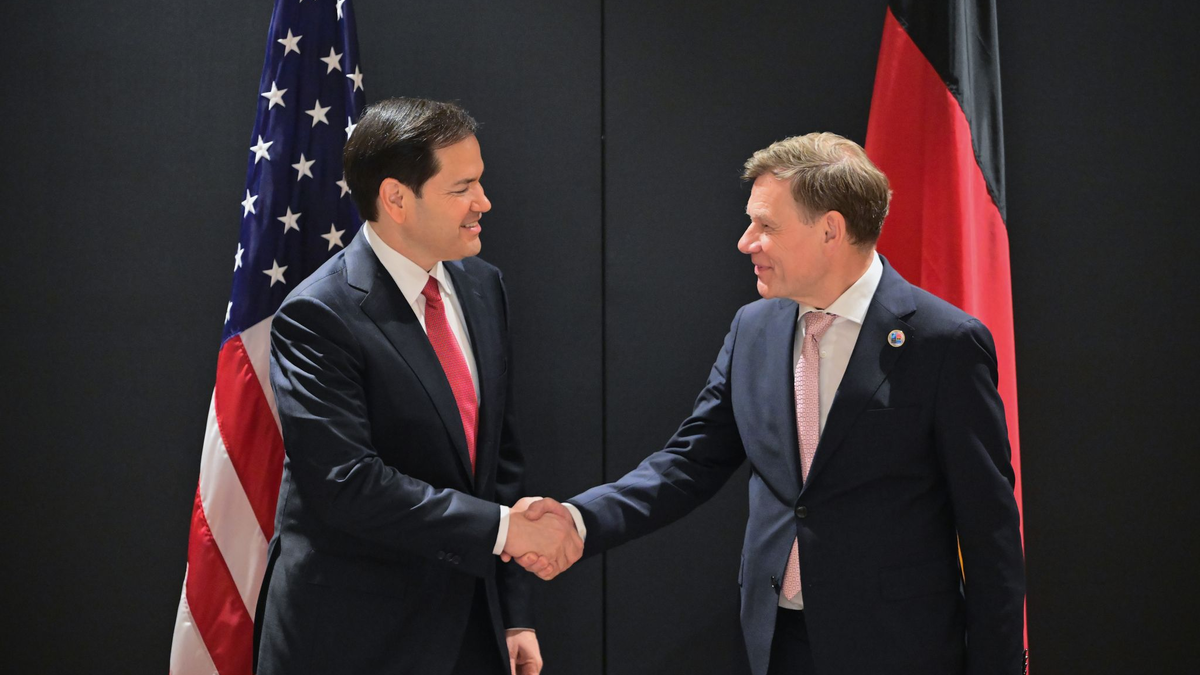 Stellt sich hinter die Forderungen von Trump: Außenminister Johann Wadephul (r.), hier mit seinem US-Kollegen Marco Rubio. - Foto: Sebastian Christoph Gollnow/dpa