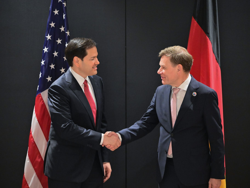 Stellt sich hinter die Forderungen von Trump: Außenminister Johann Wadephul (r.), hier mit seinem US-Kollegen Marco Rubio. - Foto: Sebastian Christoph Gollnow/dpa