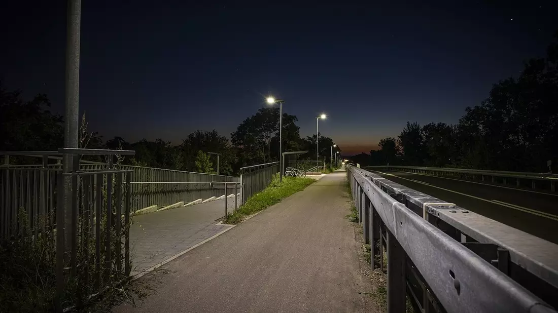 400 Kommunen. 0 Werbung. 1 Modell. Ronotic wuchs als deutsches Unternehmen ganz leise zur gefragten Marke für Solar-Straßenbeleuchtung und startet jetzt die Expansion in Europa und den USA - Bild: presseportal.de