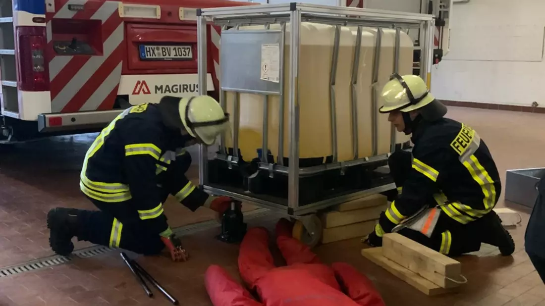 FW Beverungen: Nachwuchs für den Einsatz: 24 Feuerwehrkräfte meistern Grundlehrgang - Bild: presseportal.de