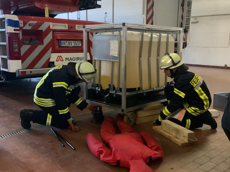 FW Beverungen: Nachwuchs für den Einsatz: 24 Feuerwehrkräfte meistern Grundlehrgang - Foto: presseportal.de