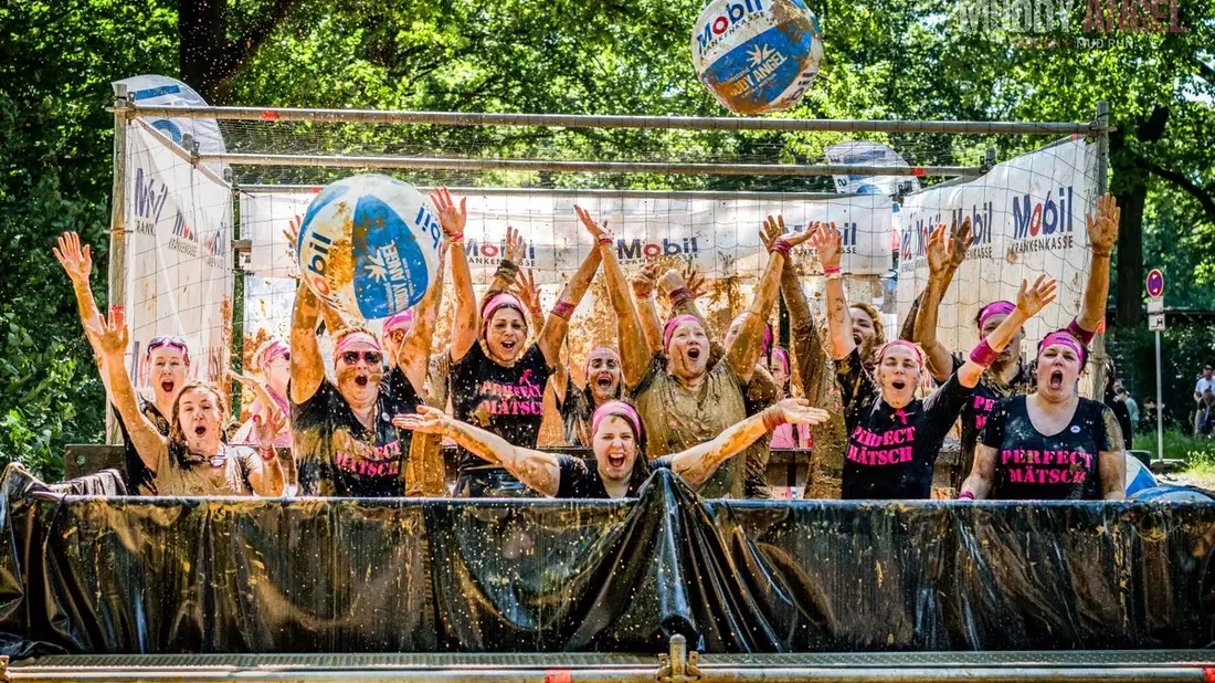 Gemeinsam stark gegen Brustkrebs / Mobil Krankenkasse startet in die fünfte Muddy-Angel-Saison - Bild: presseportal.de