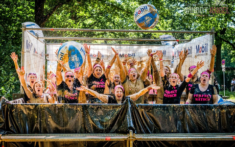 Gemeinsam stark gegen Brustkrebs / Mobil Krankenkasse startet in die fünfte Muddy-Angel-Saison - Foto: presseportal.de