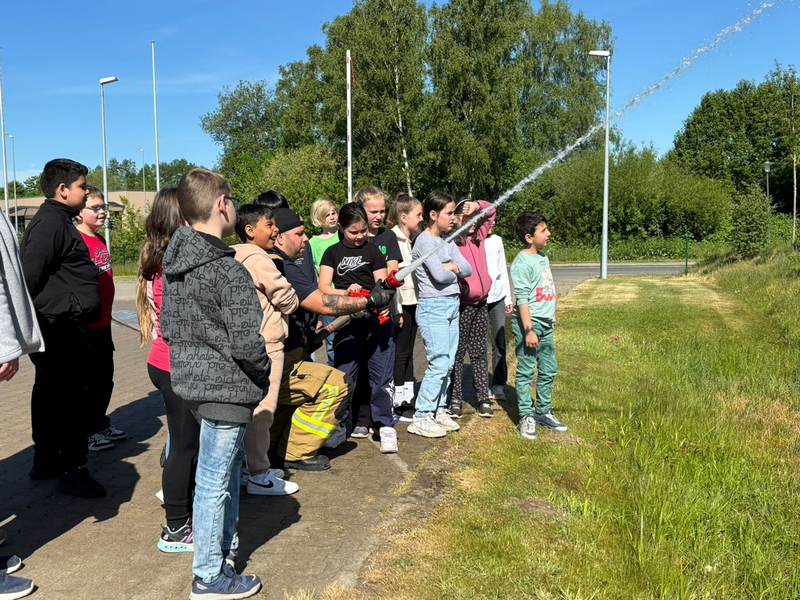FW-OLL: Brandschutzerziehung hautnah: Feuerwehr Wildeshausen veranstaltet Aktionstag für Kinder - Foto: presseportal.de