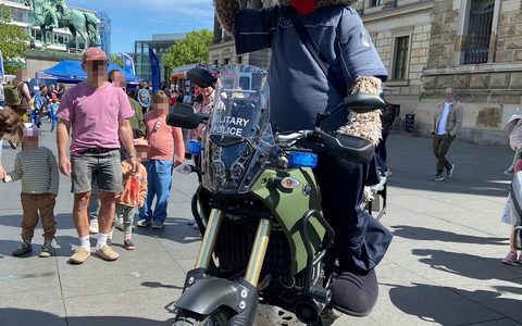 HZA-BS: Besucheransturm beim Blaulichttag auf dem Schlossplatz - Foto: presseportal.de
