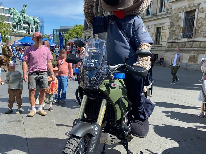 HZA-BS: Besucheransturm beim Blaulichttag auf dem Schlossplatz - Foto: presseportal.de