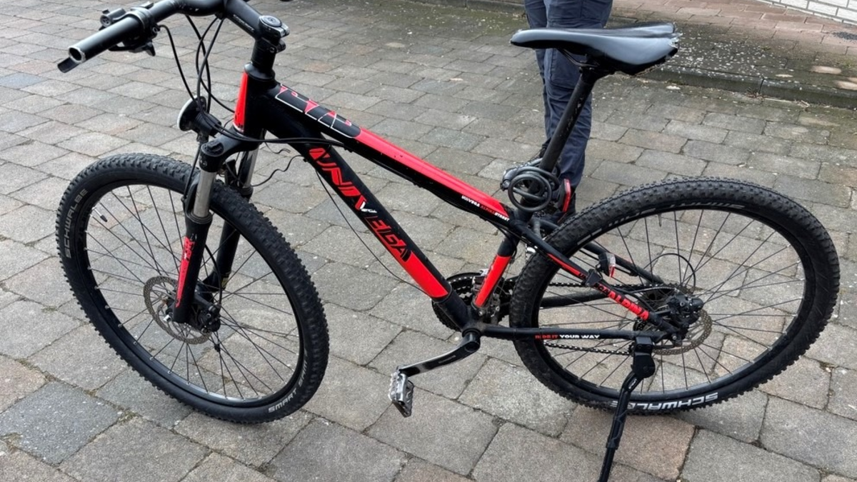 POL-OS: Dissen a.T.W./Glandorf: Wem gehören diese Fahrräder? Polizei sucht Eigentümer - Foto: presseportal.de