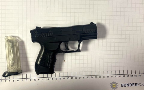 BPOL NRW: 14-Jähriger sucht Bundespolizeiwache mit Softair-Waffe auf - Foto: presseportal.de