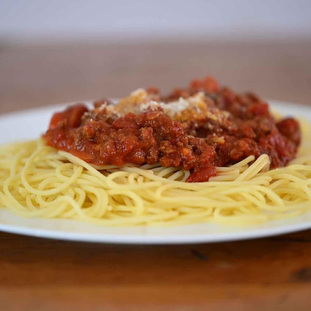 Dafür entscheiden sich viele Kantinenbesucher: Spaghetti Bolognese. - Foto: Wolf von Dewitz/dpa