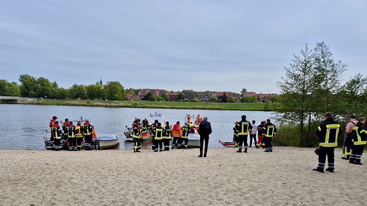 FW Lüchow-Dannenberg: +++ Tragisches Unglück auf dem Gartower See +++ Großeinsatz mit über 100 Einsatzkräften +++ Vater tödlich verunglückt +++ - Foto: presseportal.de