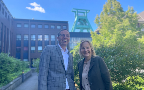POL-BO: Ich freue mich sehr auf das Polizeipräsidium Bochum! - Dr. Carsten Dübbers ist neuer Kripo-Chef - Ralf Gromann in den Ruhestand verabschiedet - Foto: presseportal.de
