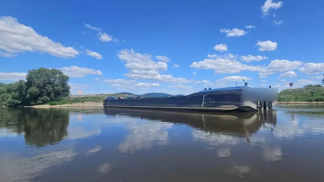 POL-DU: Duisburg/Stemmen: Havariertes Schiff führt zur Wesersperrung - Bild: presseportal.de