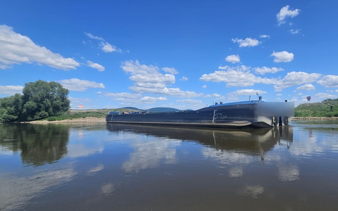 POL-DU: Duisburg/Stemmen: Havariertes Schiff führt zur Wesersperrung - Foto: presseportal.de