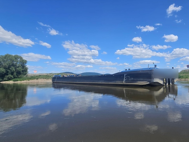 POL-DU: Duisburg/Stemmen: Havariertes Schiff führt zur Wesersperrung - Foto: presseportal.de