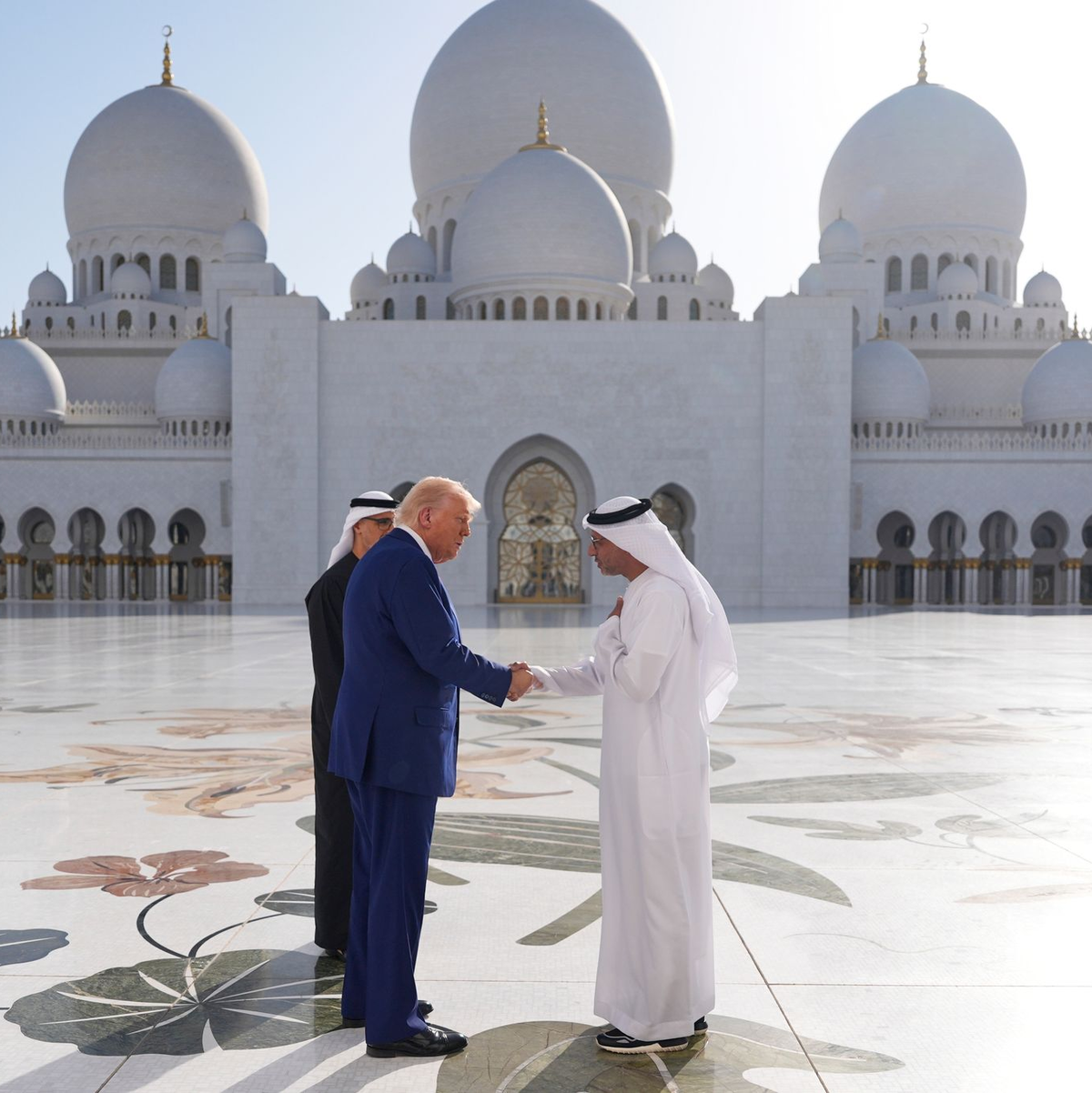 In den Emiraten besuchte US-Präsident Trump die Große Scheich Sajid-Moschee - eine der größten weltweit.  - Foto: Alex Brandon/AP/dpa