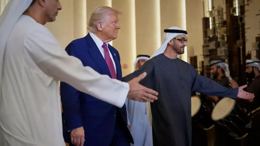 US-Präsident Trump will wegen der Geburt eines Enkels schnell heimkehren von seiner Nahost-Reise - und keinen Abstecher zu den Ukraine-Gesprächen in der Türkei machen. - Bild: Altaf Qadri/AP/dpa