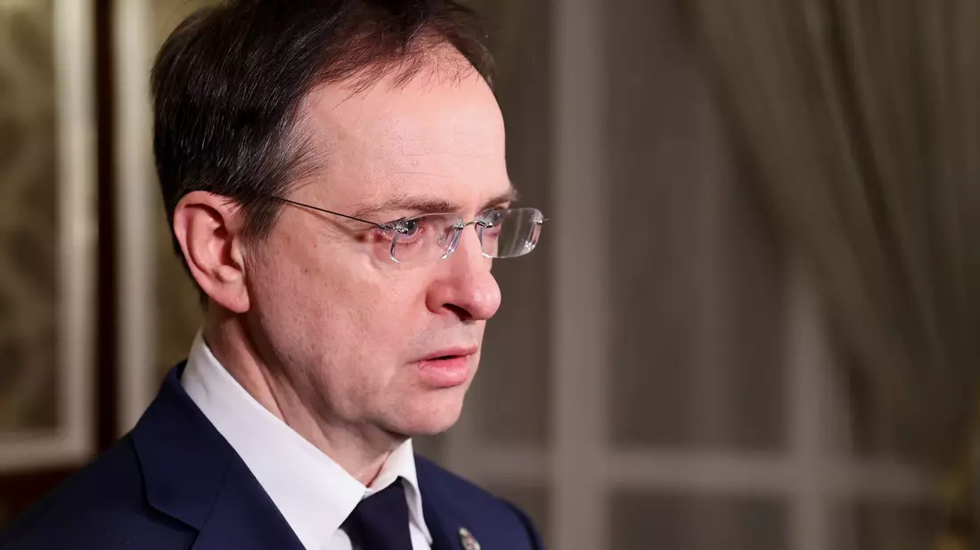 Medinski führt die russische Delegation an.  - Bild: Sergei Kholodilin/BelTA/AP/dpa