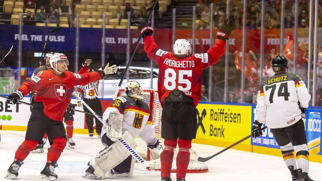 Die deutschen Eishockey-Nationalspieler sahen beim 1:5 gegen die Schweiz vor allem im zweiten Drittel meist nur zu. - Bild: Salvatore Di Nolfi/KEYSTONE/dpa
