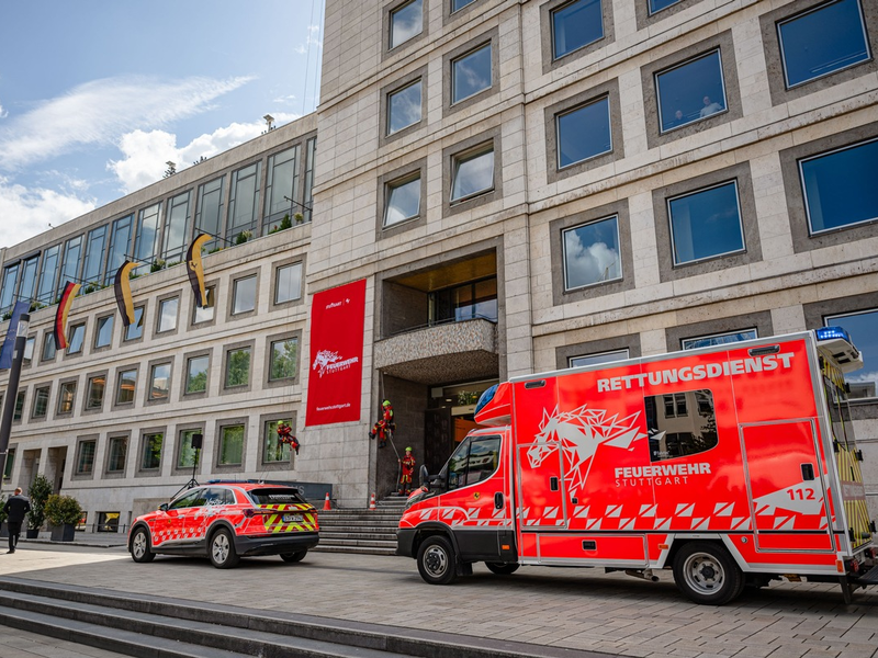 FW Stuttgart: Vorstellung einer neuen Designlinie für die Feuerwehr Stuttgart - Foto: presseportal.de