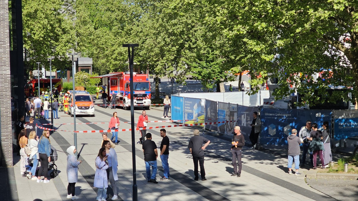 FW-EN: Großaufgebot von Feuerwehr und Rettungsdienst auf dem Vendômer Platz - Foto: presseportal.de