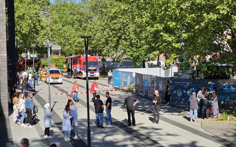FW-EN: Großaufgebot von Feuerwehr und Rettungsdienst auf dem Vendômer Platz - Foto: presseportal.de
